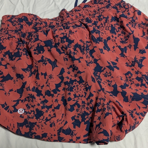 Lululemon shorts - Picture 6 of 8